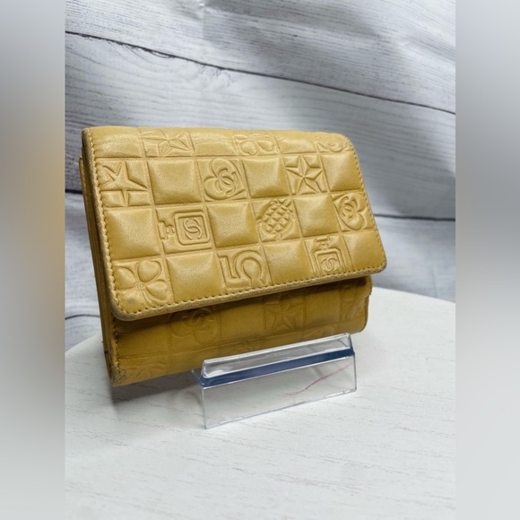 SOLD- CHANEL lambskin bifold wallet w/ COA - Picture 2 of 10